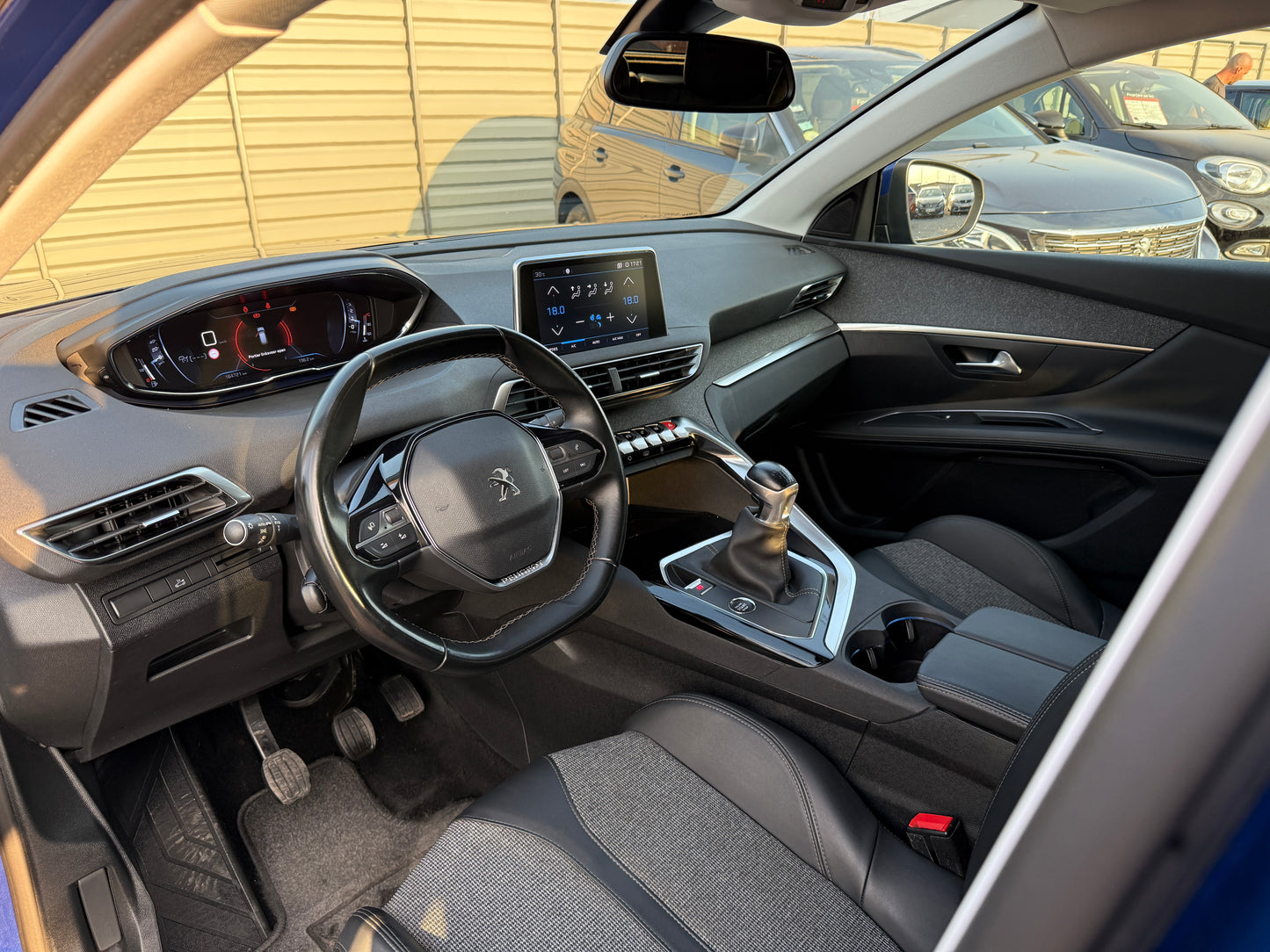 Peugeot 3008 Peugeot 3008 allure faruri led camera impecabil !