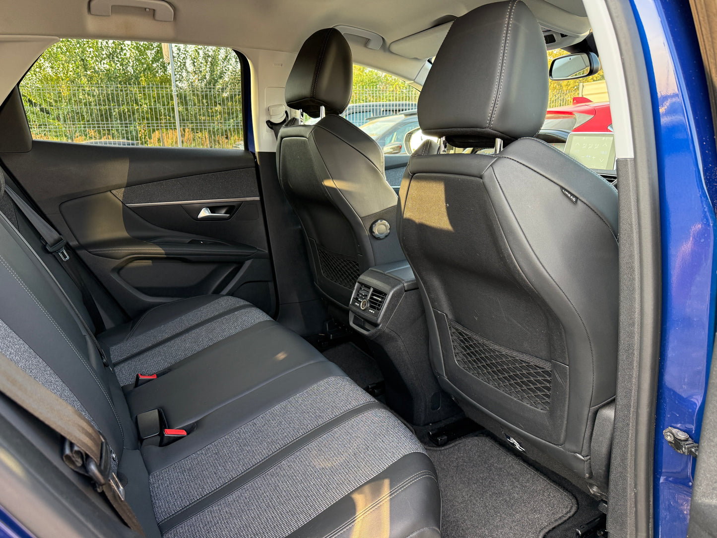 Peugeot 3008 Peugeot 3008 allure faruri led camera impecabil !