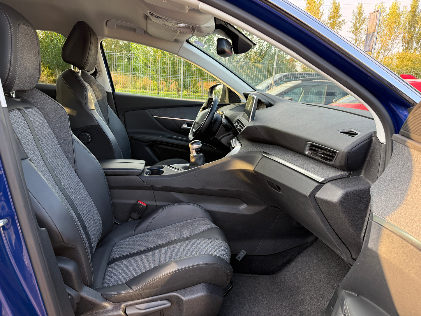 Peugeot 3008 Peugeot 3008 allure faruri led camera impecabil !