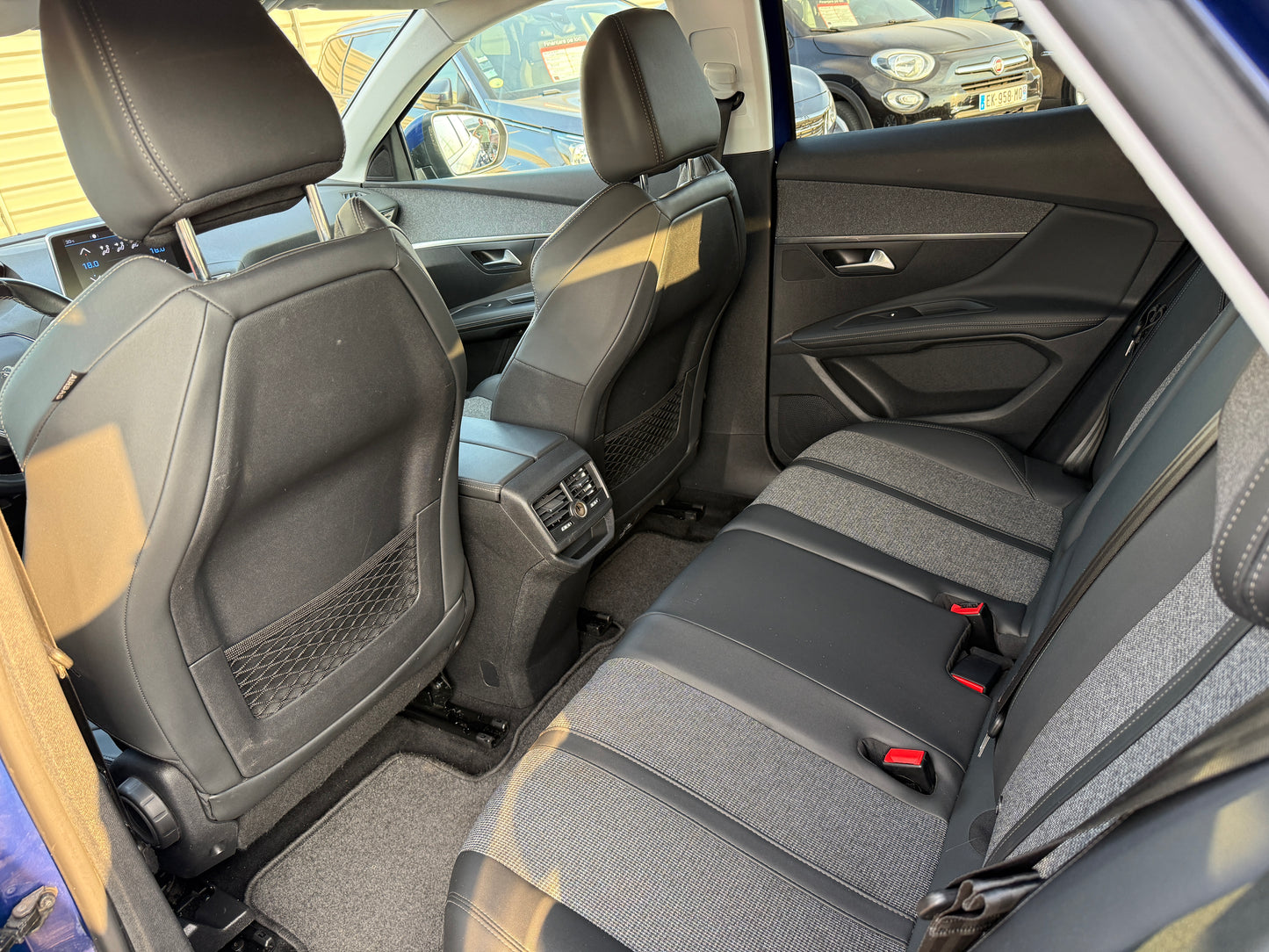 Peugeot 3008 Peugeot 3008 allure faruri led camera impecabil !