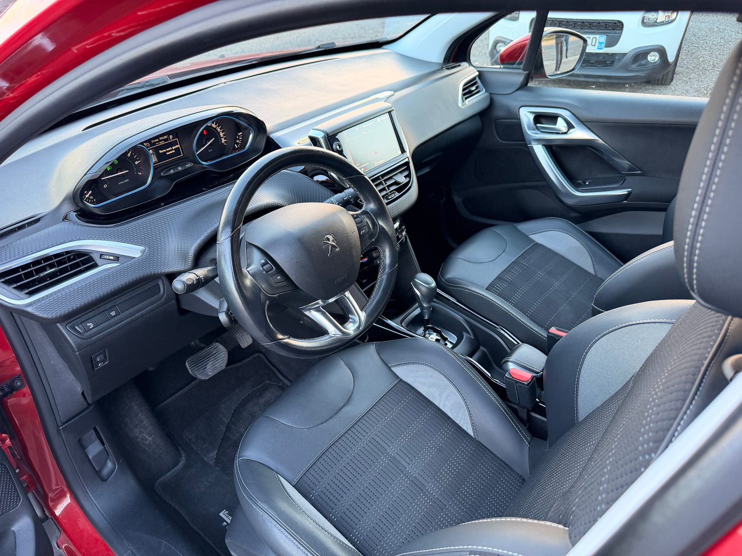 Peugeot 2008 Peugeot 2008 automat allure garantie 1 an !