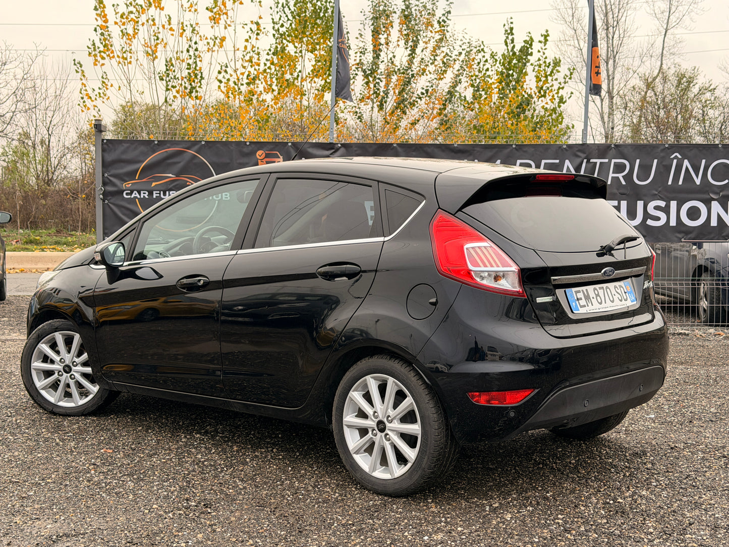 Ford Fiesta faruri xenon lumini ambientale impecabila