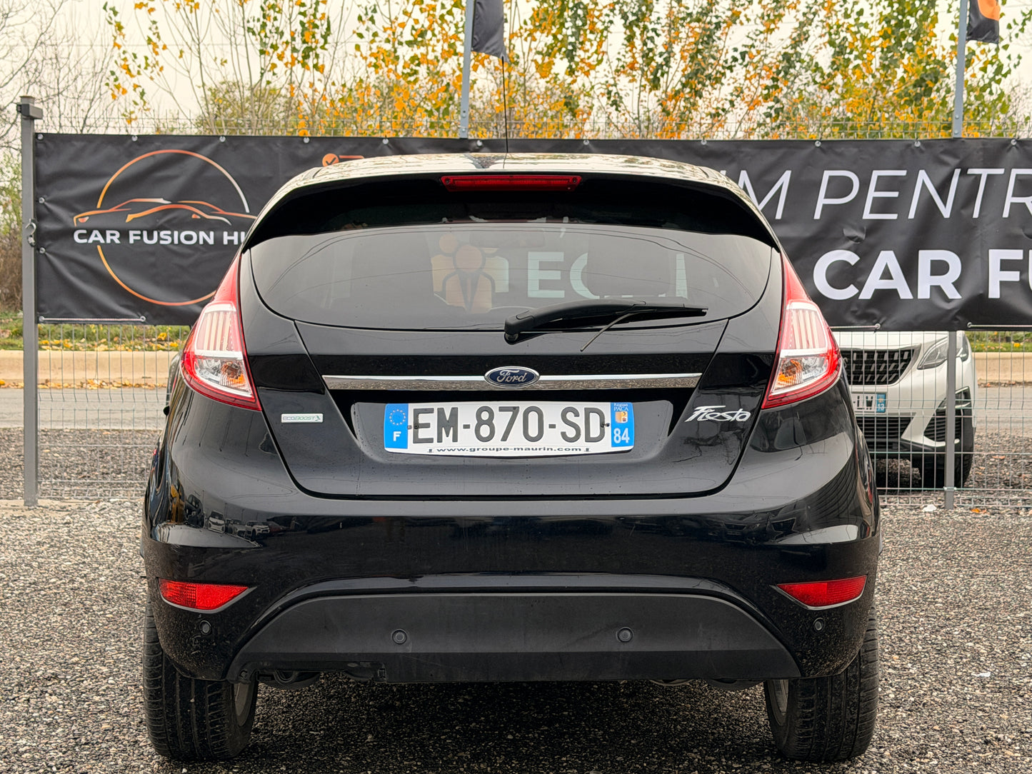 Ford Fiesta faruri xenon lumini ambientale impecabila