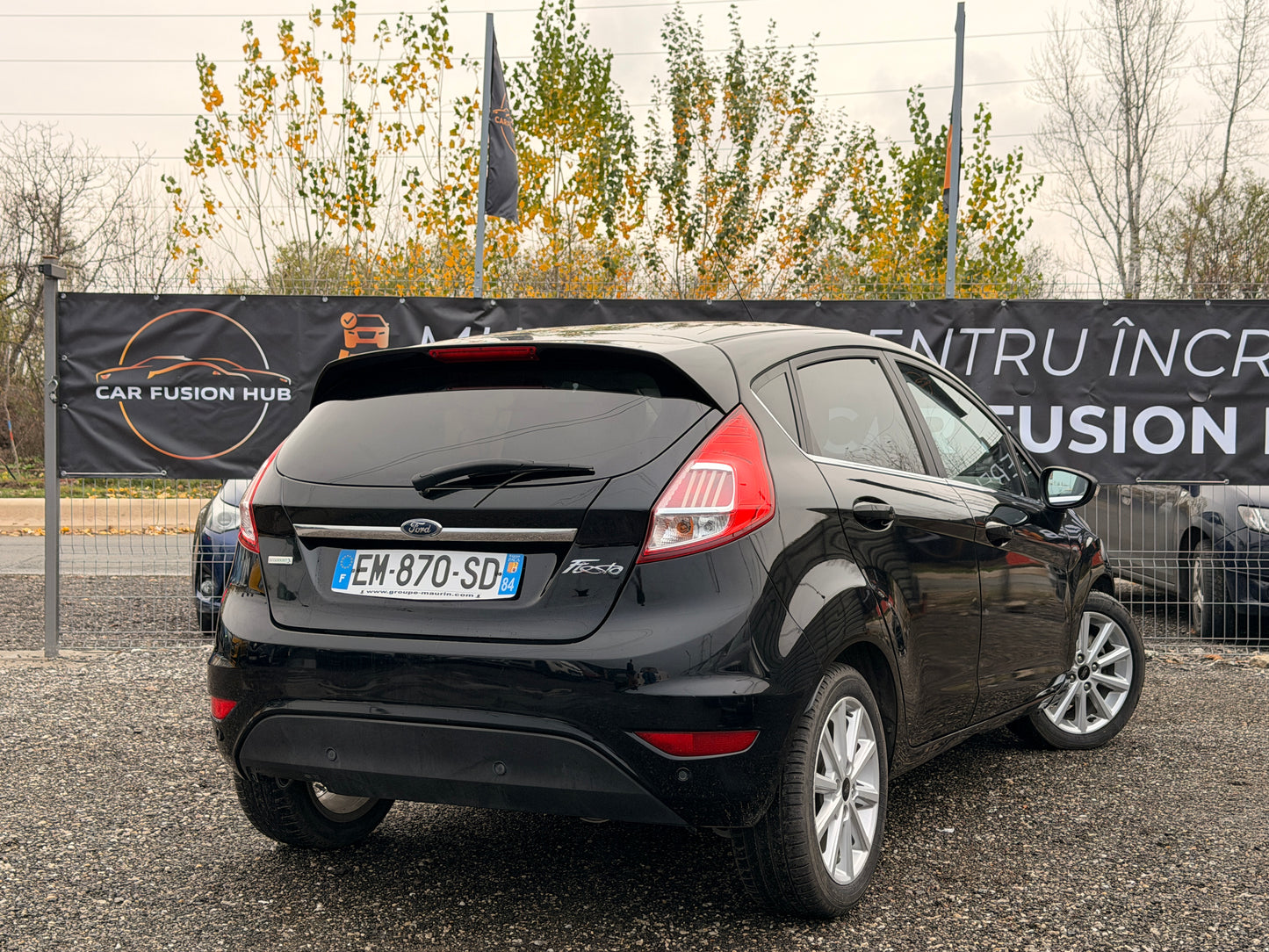 Ford Fiesta faruri xenon lumini ambientale impecabila