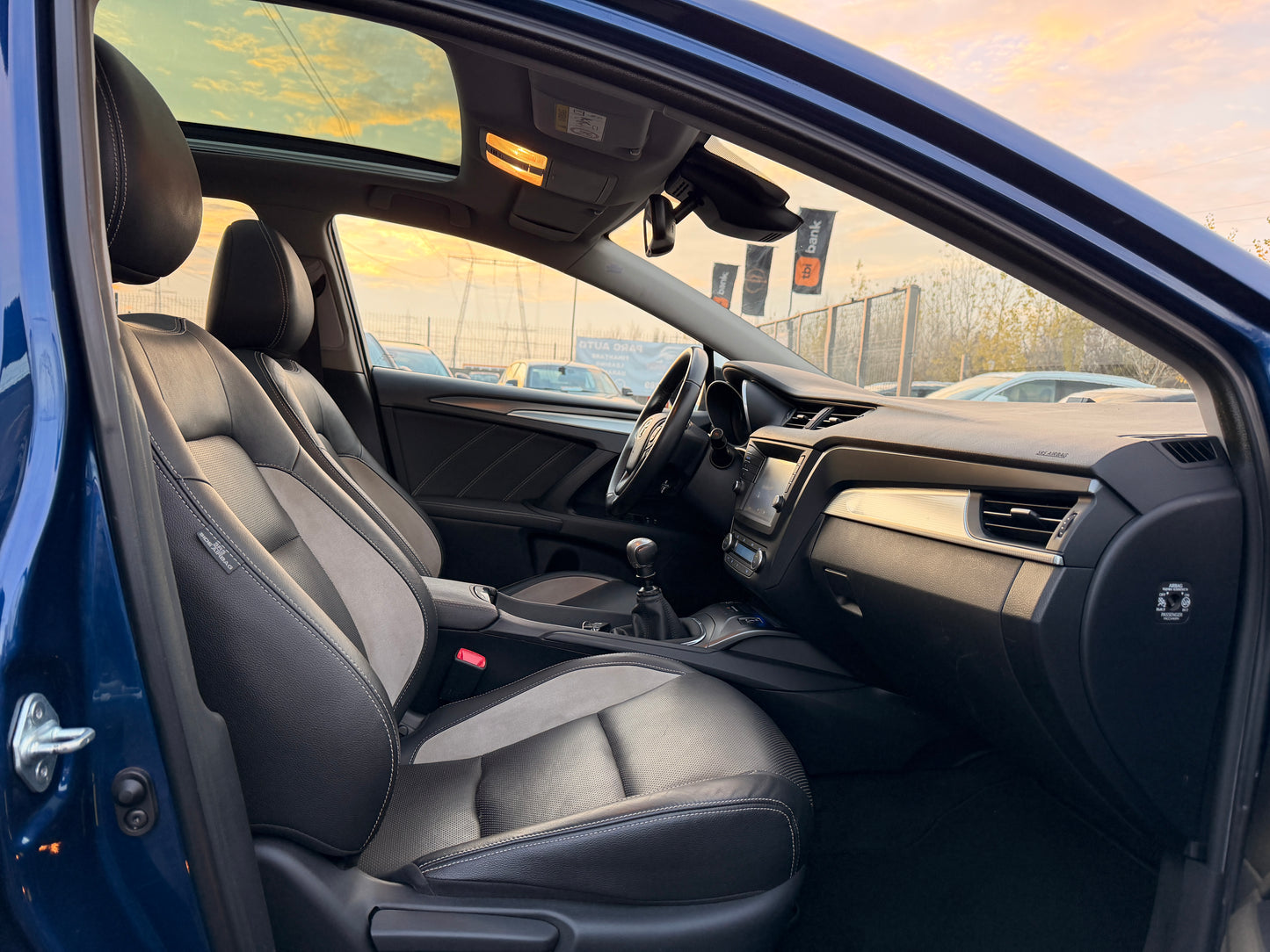 Vindem Toyota Avensis 2.0 D-4D Executive scaune incalzite , panoramic