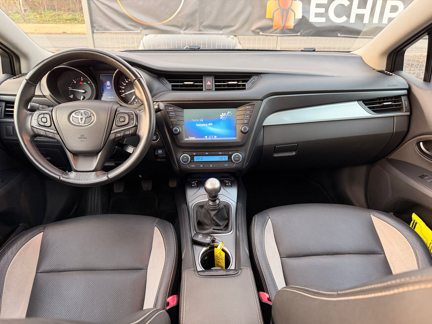 Vindem Toyota Avensis 2.0 D-4D Executive scaune incalzite , panoramic