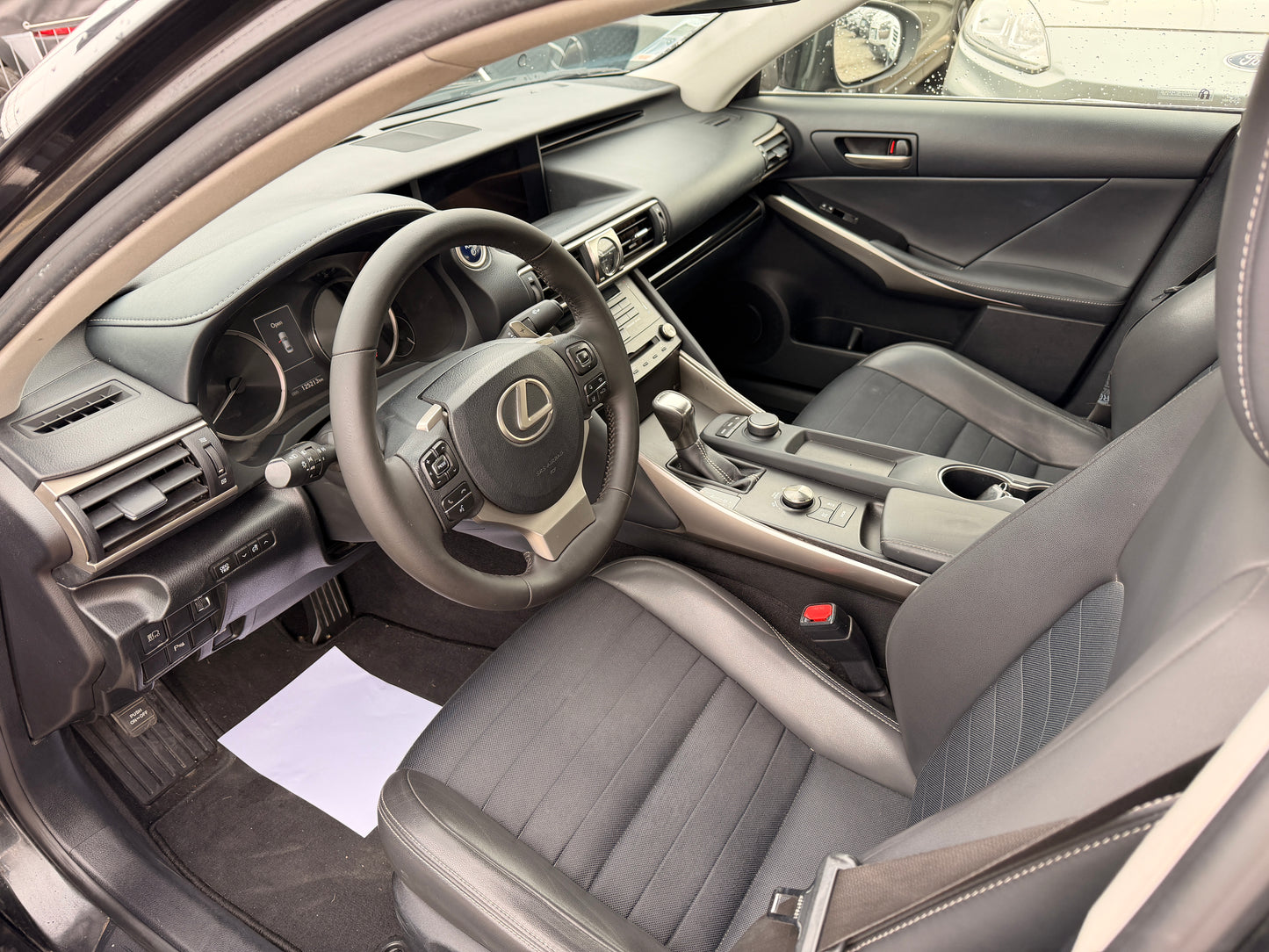 Lexus IS300H